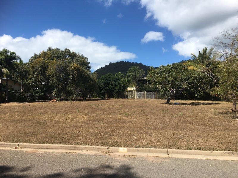 16 Gifford St, Horseshoe Bay QLD 4819