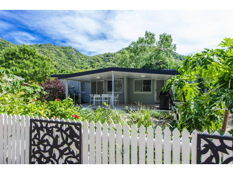 32 Marine Pde, Arcadia QLD 4819