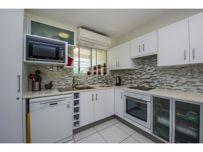 32 Marine Pde, Arcadia QLD 4819