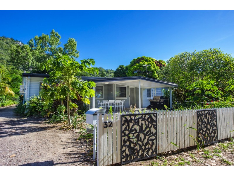 32 Marine Pde, Arcadia QLD 4819