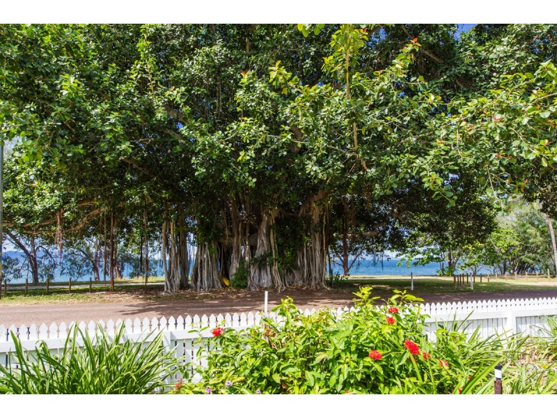 32 Marine Pde, Arcadia QLD 4819