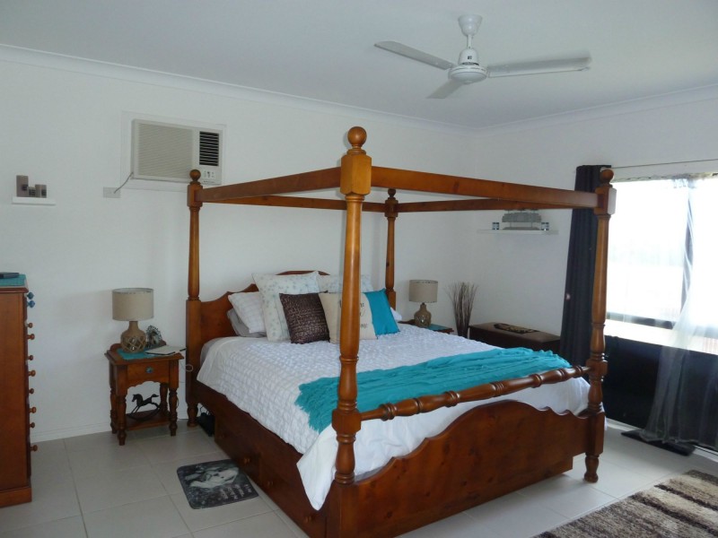 94 Gifford St, Horseshoe Bay QLD 4819