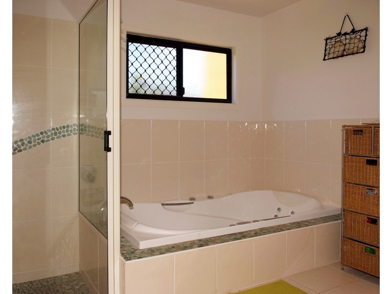 10 Bayside Ct, Horseshoe Bay QLD 4819