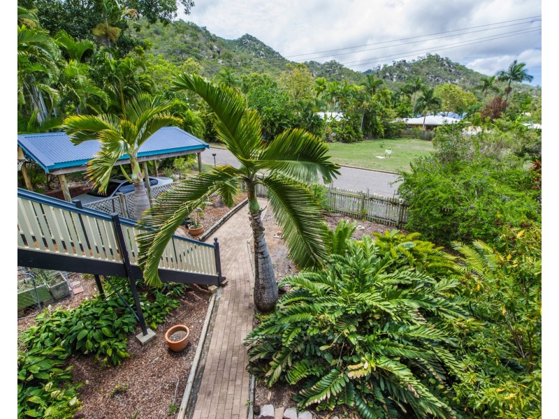 31 Nerita Cres, Nelly Bay QLD 4819