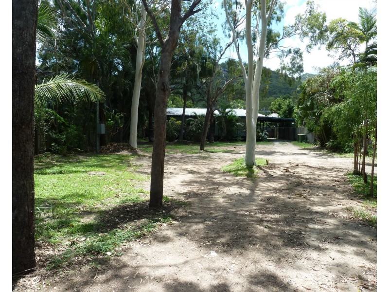 52 Sooning St, Nelly Bay QLD 4819