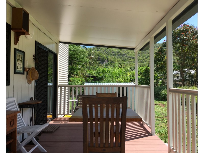 7 Serene Pl, Nelly Bay QLD 4819