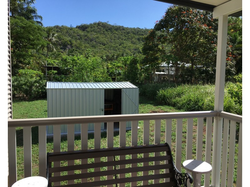 7 Serene Pl, Nelly Bay QLD 4819