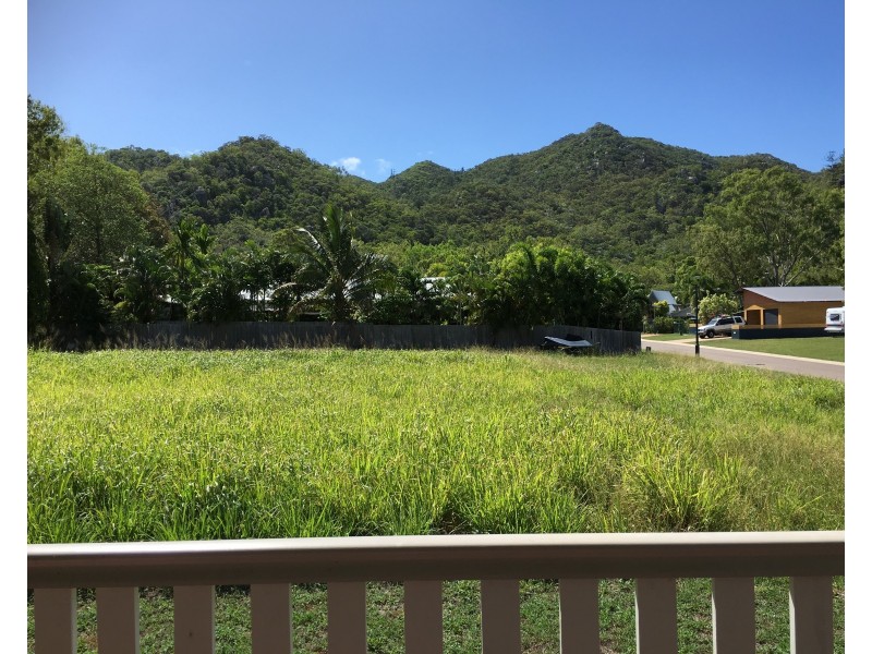 7 Serene Pl, Nelly Bay QLD 4819