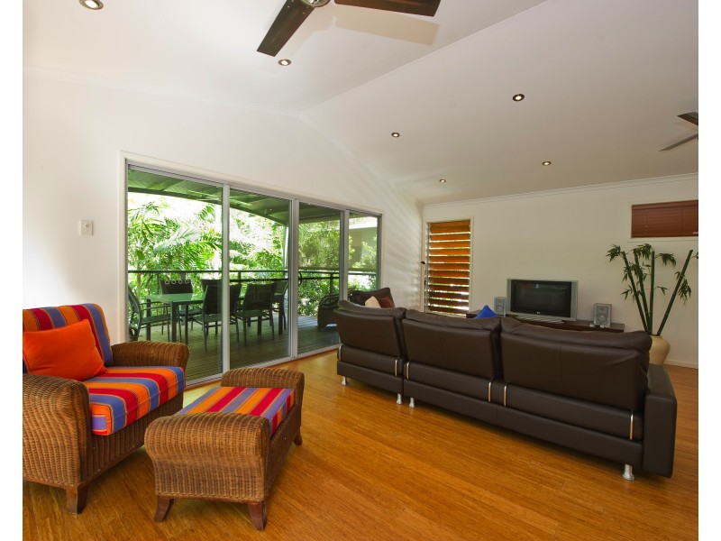 18 Yates St, Nelly Bay QLD 4819