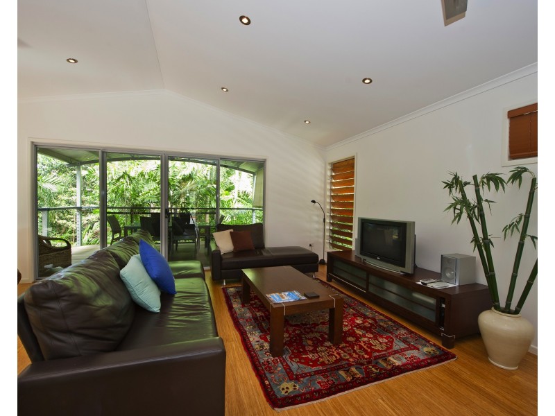 18 Yates St, Nelly Bay QLD 4819