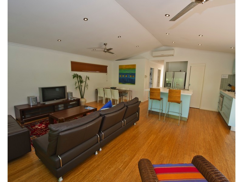 18 Yates St, Nelly Bay QLD 4819