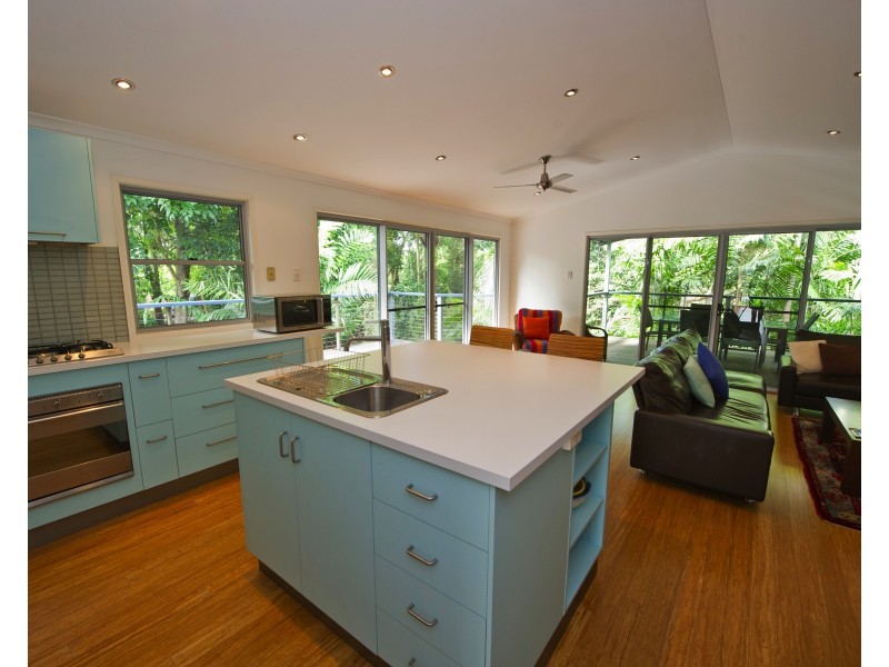 18 Yates St, Nelly Bay QLD 4819