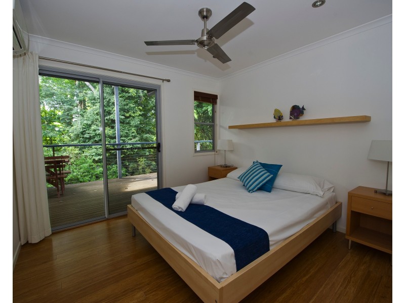 18 Yates St, Nelly Bay QLD 4819