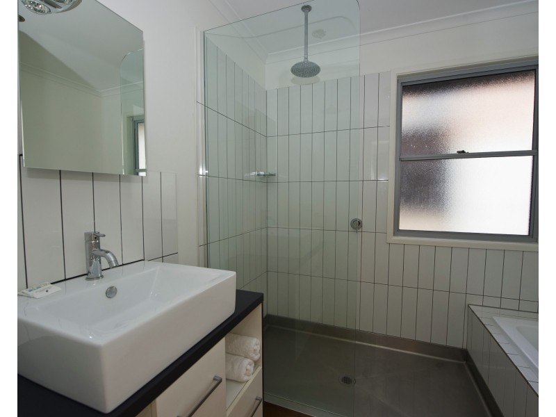 18 Yates St, Nelly Bay QLD 4819