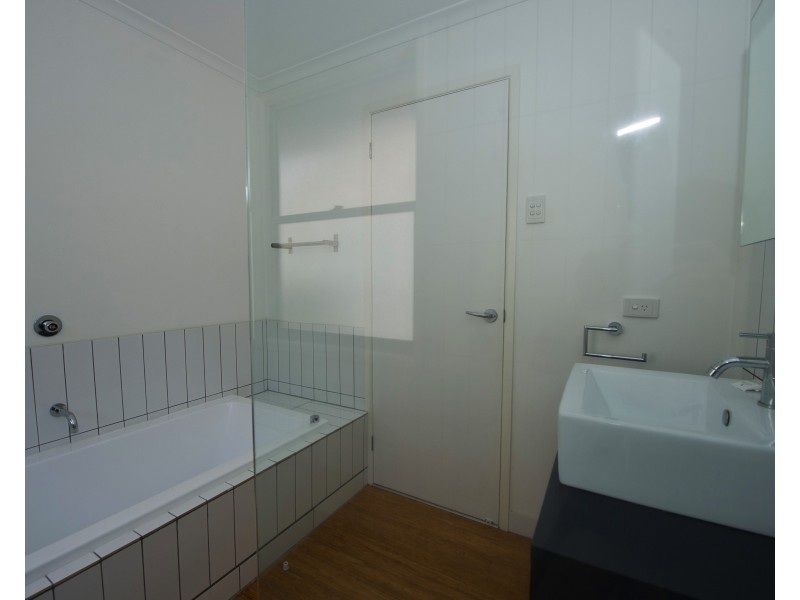 18 Yates St, Nelly Bay QLD 4819