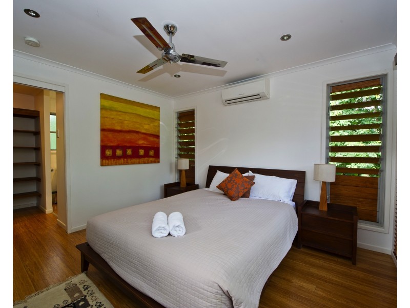 18 Yates St, Nelly Bay QLD 4819