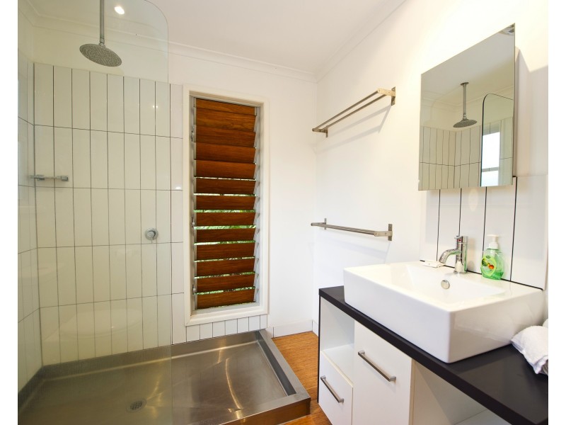 18 Yates St, Nelly Bay QLD 4819