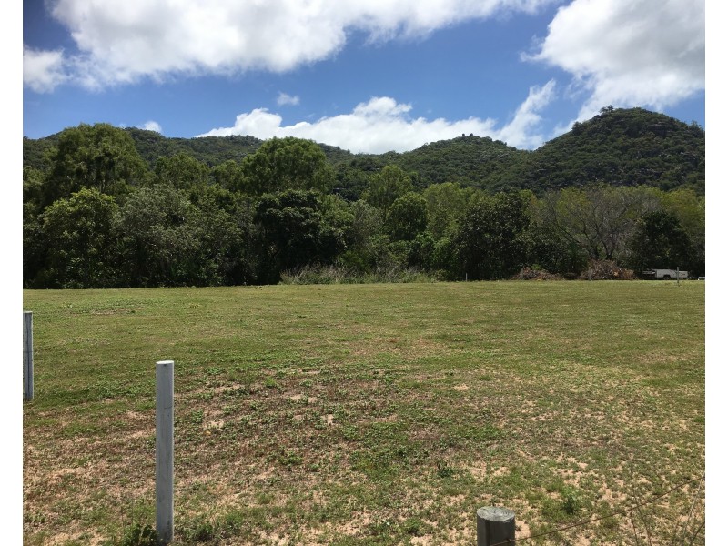 162-164 Apjohn St, Horseshoe Bay QLD 4819