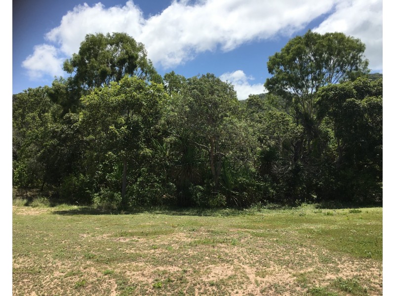 162-164 Apjohn St, Horseshoe Bay QLD 4819