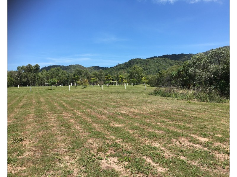 162-164 Apjohn St, Horseshoe Bay QLD 4819