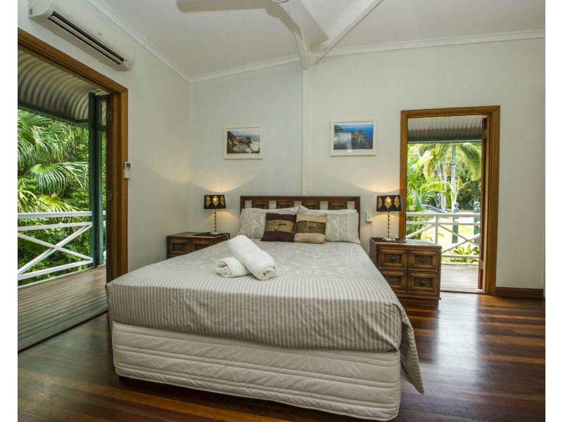 26 Mandalay Ave, Nelly Bay QLD 4819