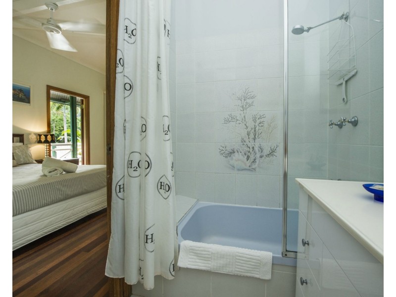 26 Mandalay Ave, Nelly Bay QLD 4819