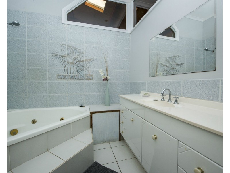 26 Mandalay Ave, Nelly Bay QLD 4819