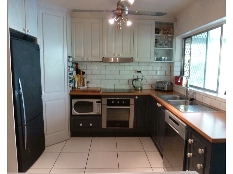 16 Compass Cres, Nelly Bay QLD 4819