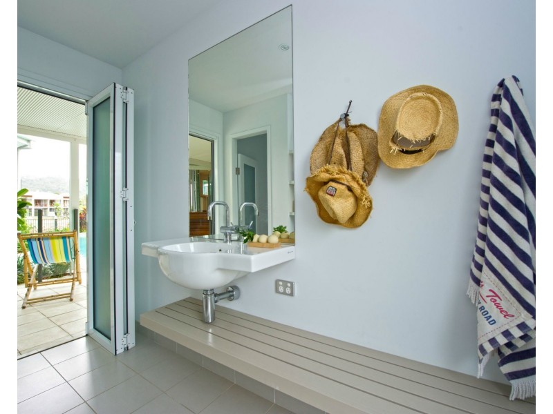 19 The Cove, Nelly Bay QLD 4819