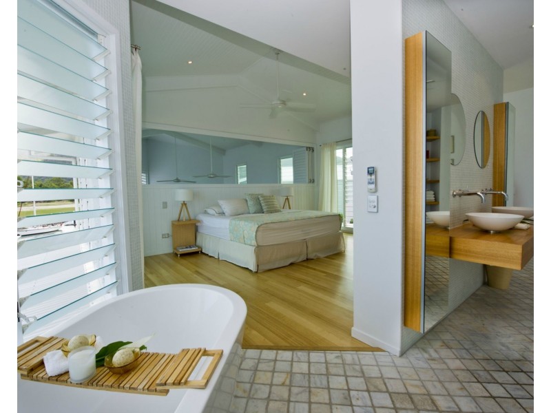 19 The Cove, Nelly Bay QLD 4819