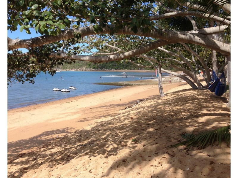 8 Wallaby Way, Horseshoe Bay QLD 4819