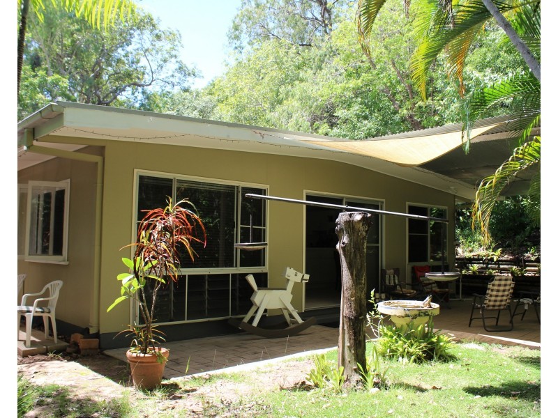 23-25 Dent St, Horseshoe Bay QLD 4819