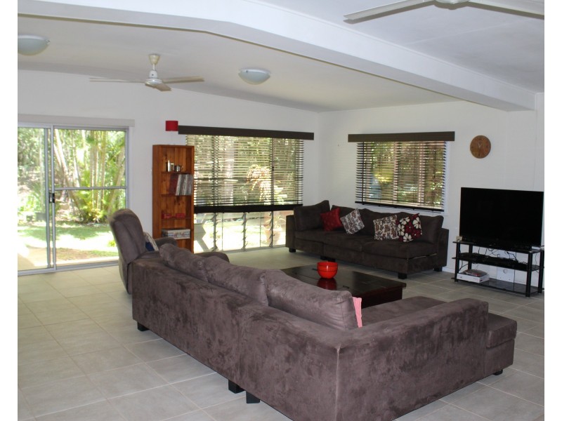 23-25 Dent St, Horseshoe Bay QLD 4819