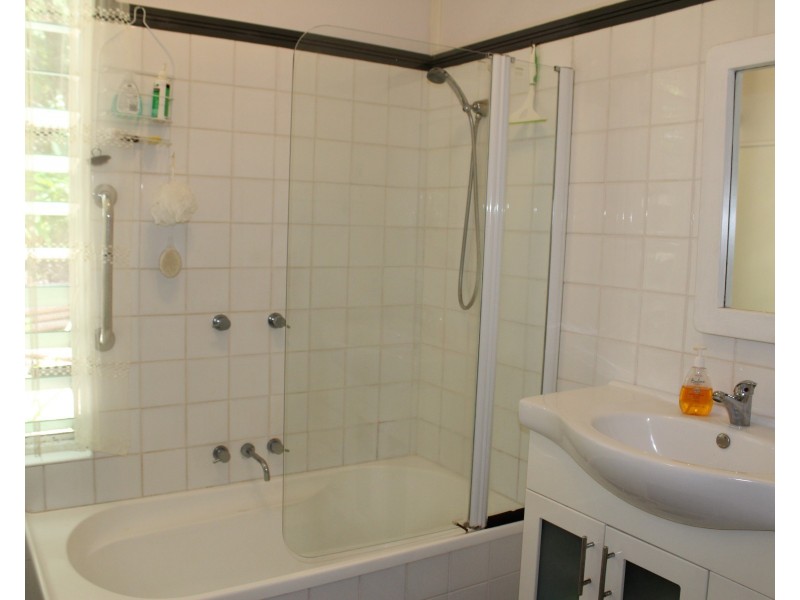 23-25 Dent St, Horseshoe Bay QLD 4819