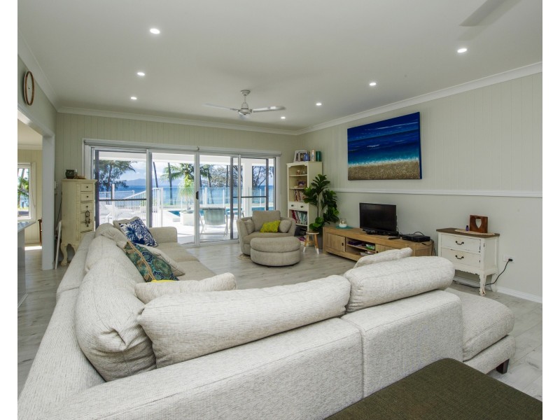 10 The Esplanade, Nelly Bay QLD 4819