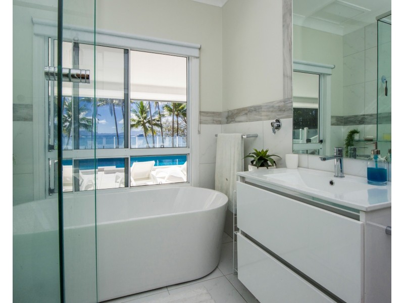 10 The Esplanade, Nelly Bay QLD 4819