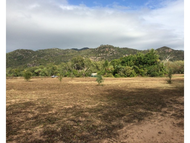 2-10 Swensen St, Horseshoe Bay QLD 4819