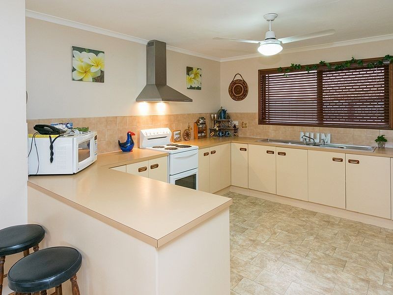 2 Sandalan Way, Urangan QLD 4655
