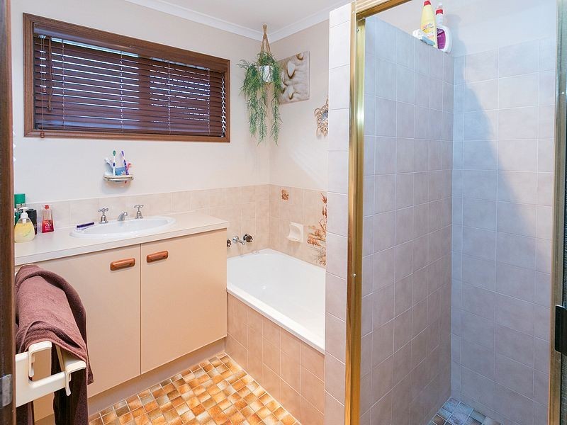 2 Sandalan Way, Urangan QLD 4655