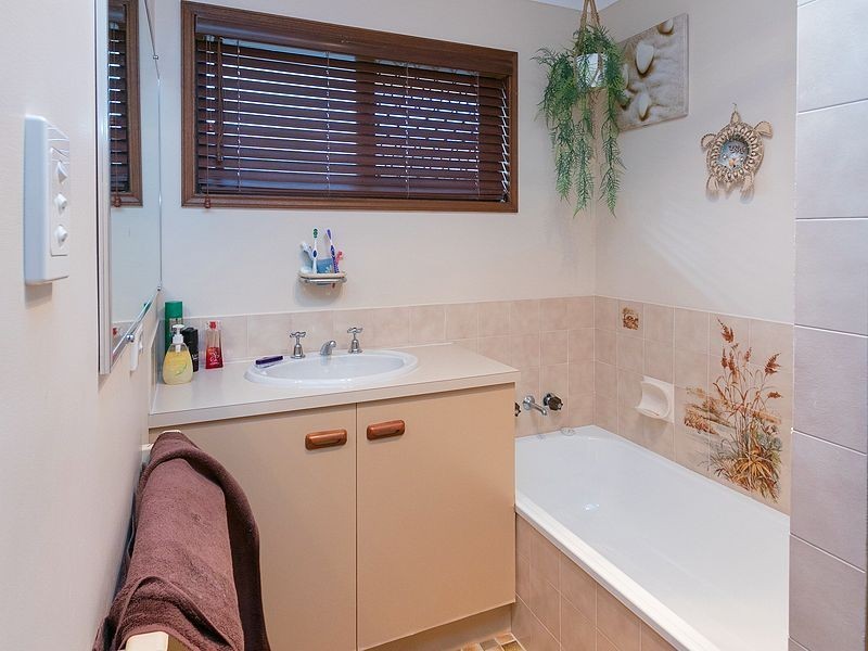 2 Sandalan Way, Urangan QLD 4655