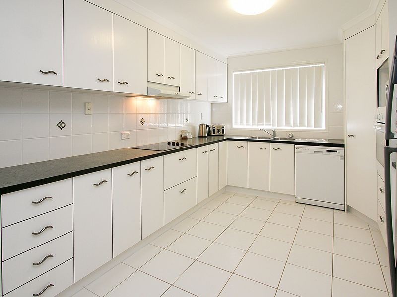 19 Moonstone Drive, Urangan QLD 4655