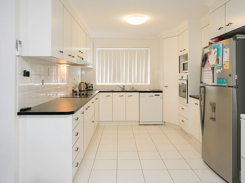 19 Moonstone Drive, Urangan QLD 4655