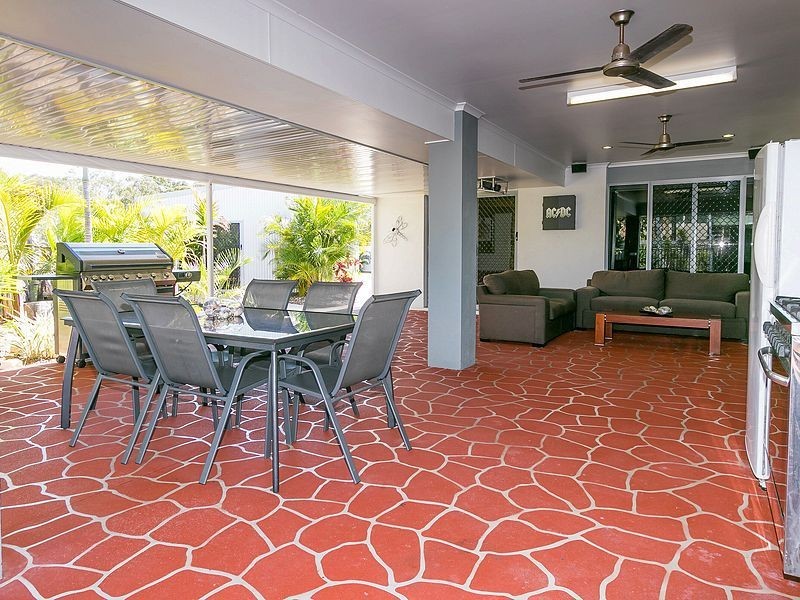 112 Emerald Park Way, Urangan QLD 4655