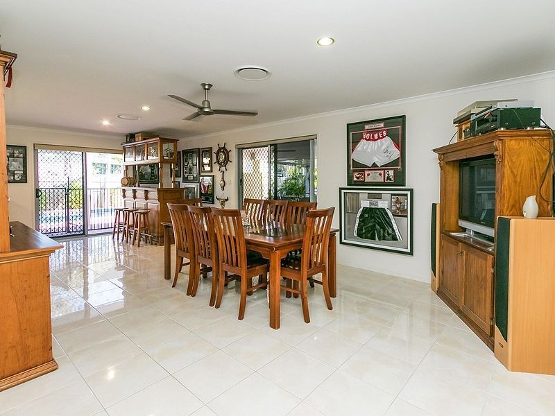 112 Emerald Park Way, Urangan QLD 4655