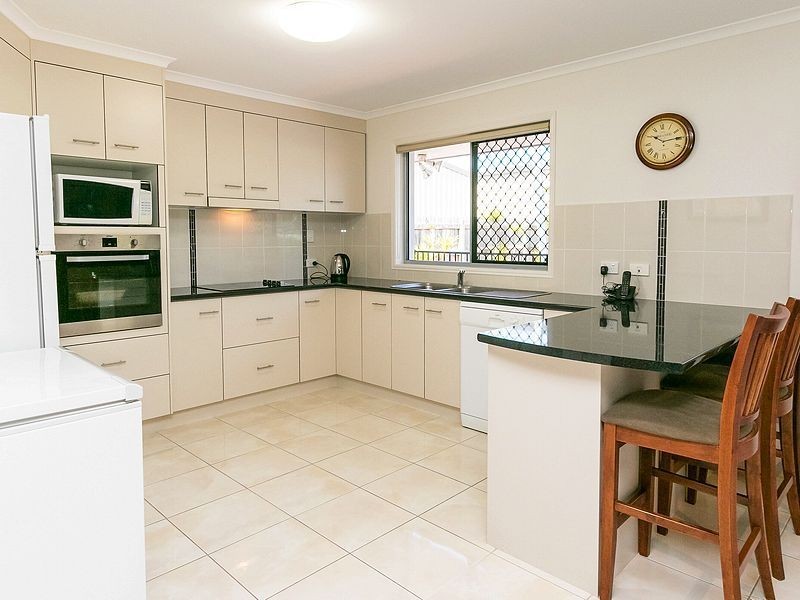 112 Emerald Park Way, Urangan QLD 4655