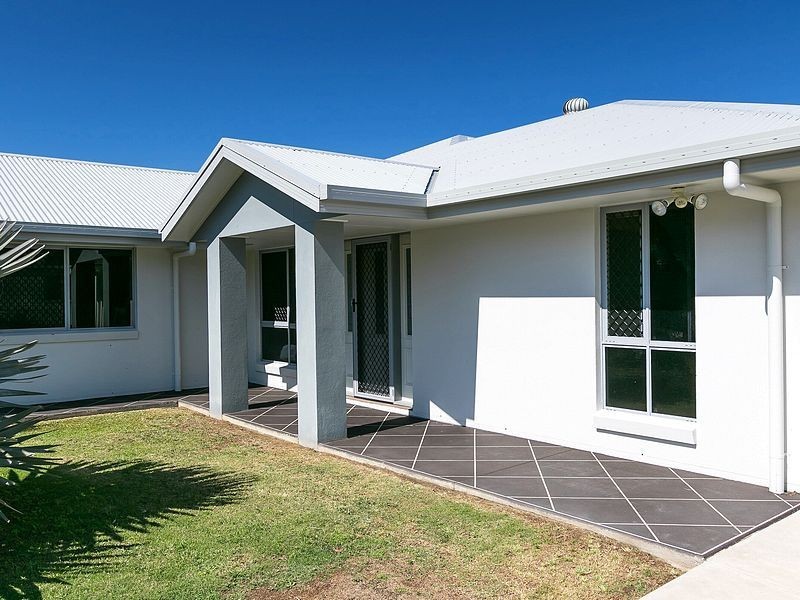 112 Emerald Park Way, Urangan QLD 4655