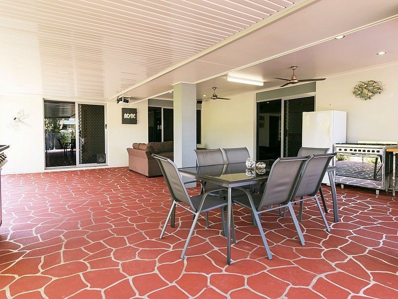 112 Emerald Park Way, Urangan QLD 4655