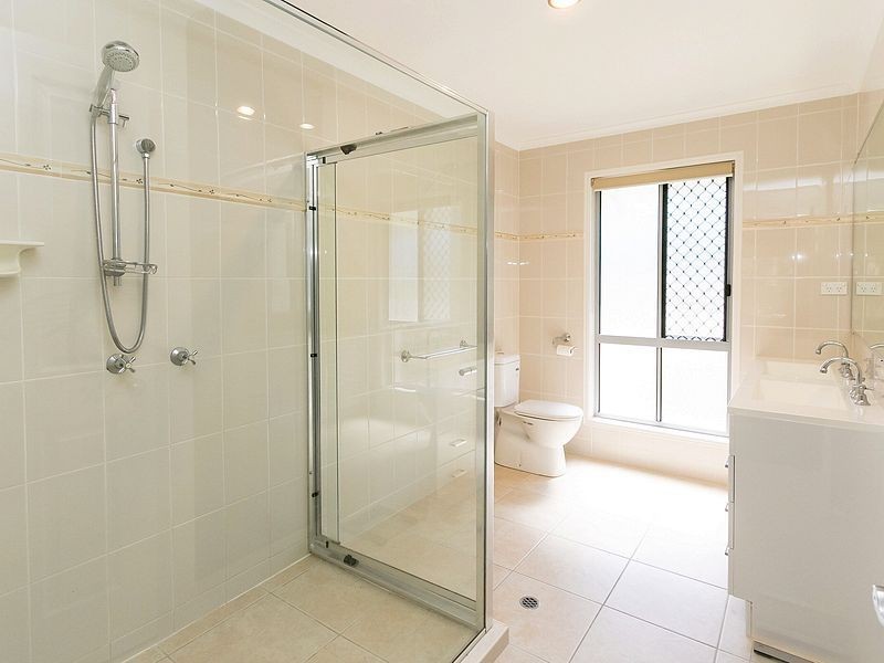 112 Emerald Park Way, Urangan QLD 4655