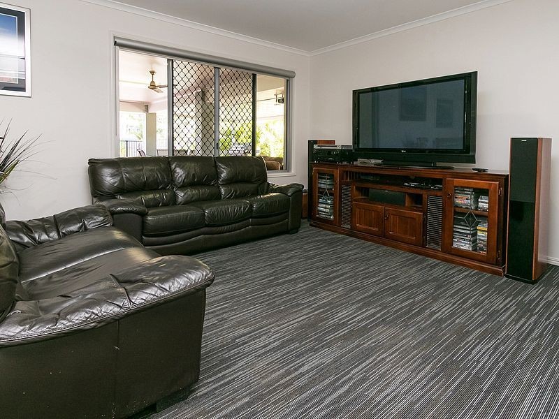 112 Emerald Park Way, Urangan QLD 4655