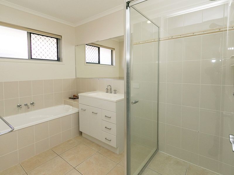 112 Emerald Park Way, Urangan QLD 4655